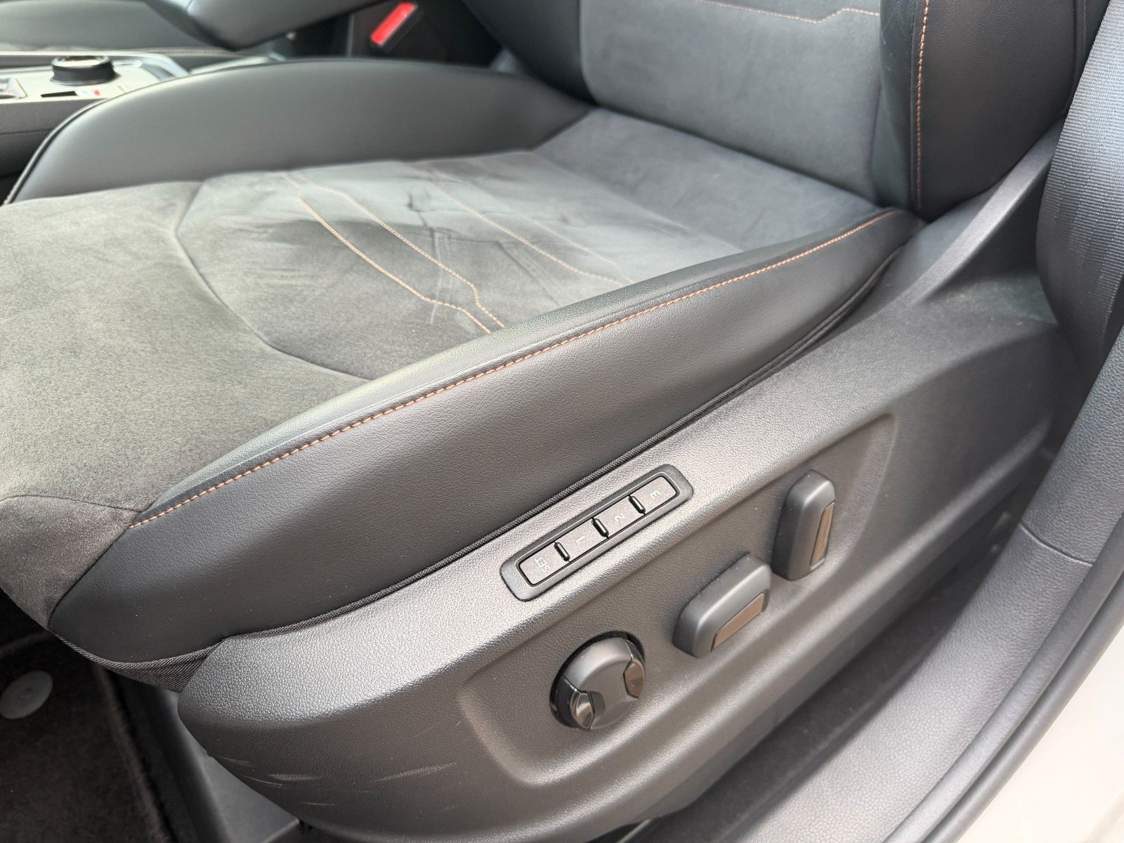 Ateca VZ 2.0 4Drive DSG/AHK/PANO/Beats/ 360° KAM