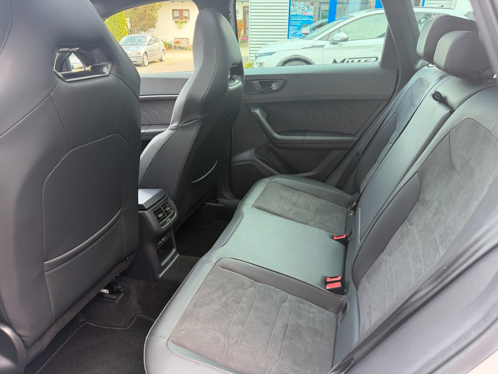 Ateca VZ 2.0 4Drive DSG/AHK/PANO/Beats/ 360° KAM